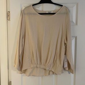 Lightweight cream linen 3/4 length sleeve top.